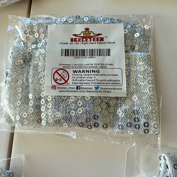 5 SKELETEEN MICHAEL JACKSON RIGHT HAND SEQUINS GLOVE LOT OF 5 NEW WHITE SILVER - Picture 4 of 7